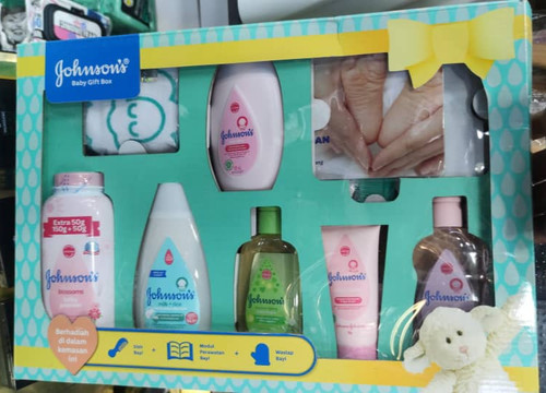 ست محصولات بهداشتی نوزادی 8 عددی جانسون johnsons