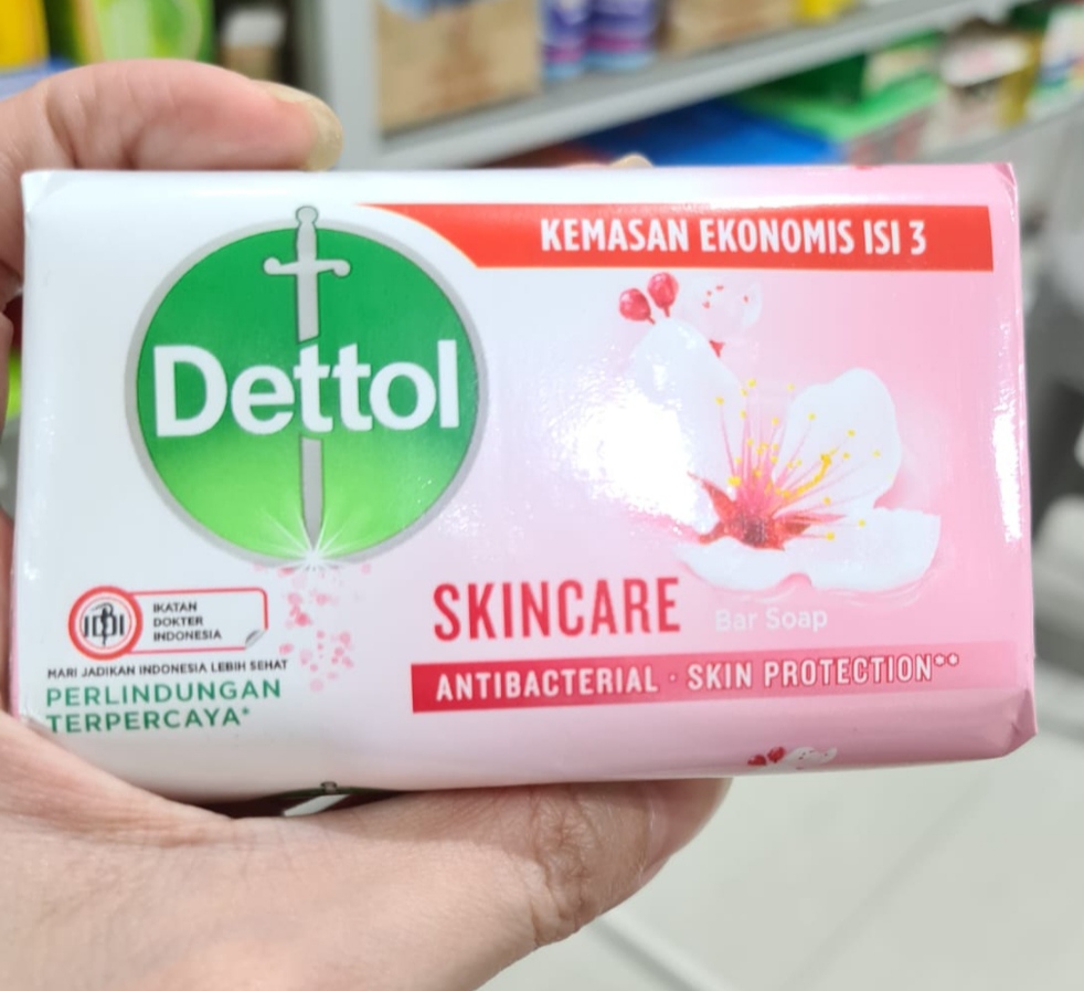 صابون حمام آنتی باکتریال دتول Dettol مدل Skin Care رایحه گل رز و شکوفه گیلاس وزن 100 گرم
